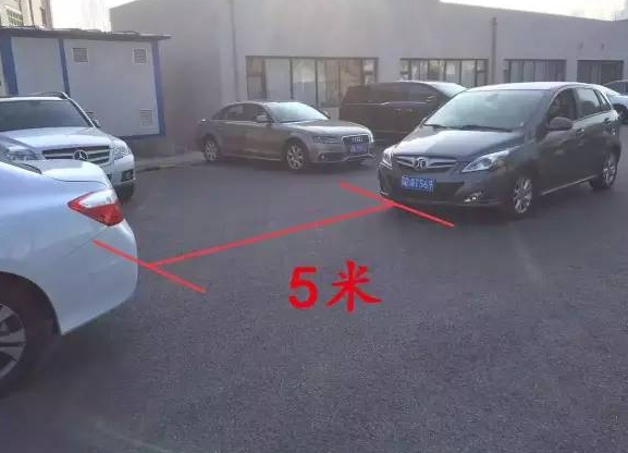 停車不會判斷前后車的距離?趕緊用這招002